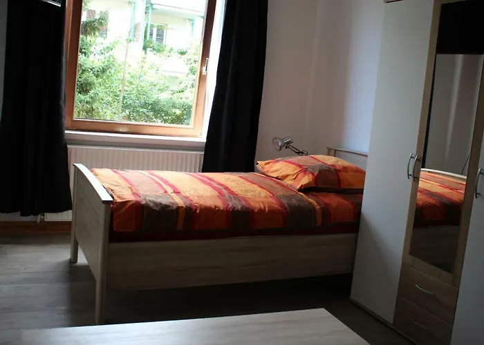 Isabel No2 Pensión Brema